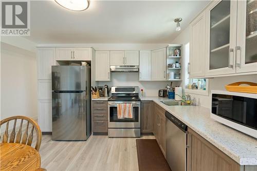 10 Victoria Street, Lancaster, ON - Indoor Photo Showing Kitchen