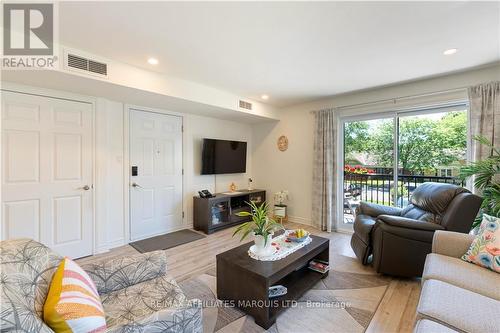 10 Victoria Street, South Glengarry, ON - Indoor Photo Showing Living Room