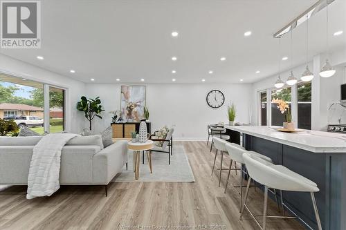 2405 Dandurand Boulevard, Windsor, ON - Indoor Photo Showing Living Room