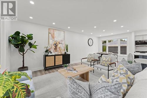 2405 Dandurand Boulevard, Windsor, ON - Indoor Photo Showing Living Room