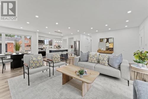 2405 Dandurand Boulevard, Windsor, ON - Indoor Photo Showing Living Room