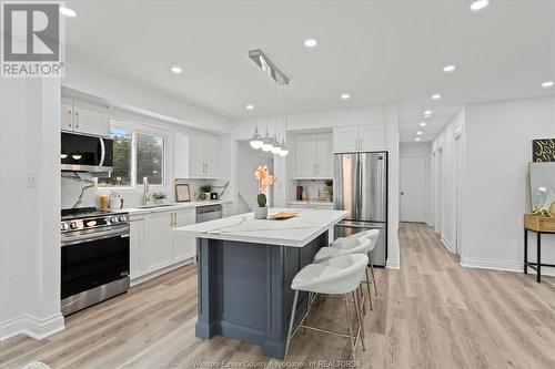 2405 Dandurand Boulevard, Windsor, ON - Indoor Photo Showing Kitchen With Upgraded Kitchen