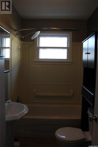 724 3Rd Street E, Shaunavon, SK - Indoor Photo Showing Bathroom