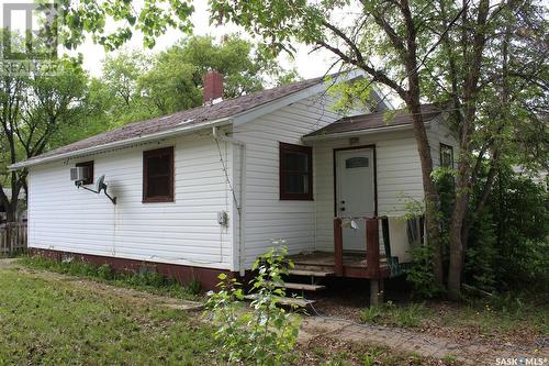 724 3Rd Street E, Shaunavon, SK - Outdoor With Exterior