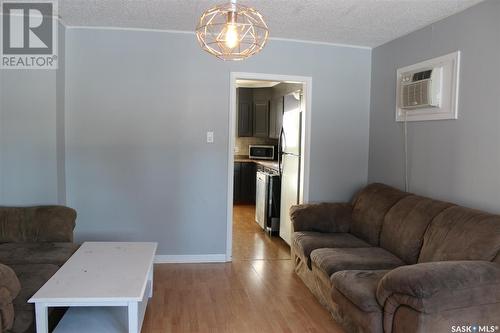 724 3Rd Street E, Shaunavon, SK - Indoor Photo Showing Living Room