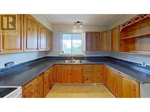 6217 97Th Street, Osoyoos, BC - Indoor Photo Showing Kitchen With Double Sink