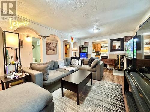 6217 97Th Street, Osoyoos, BC - Indoor Photo Showing Living Room