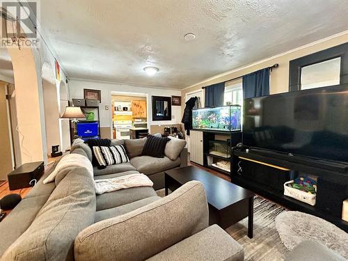 6217 97Th Street, Osoyoos, BC - Indoor Photo Showing Living Room