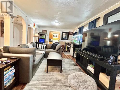 6217 97Th Street, Osoyoos, BC - Indoor Photo Showing Living Room