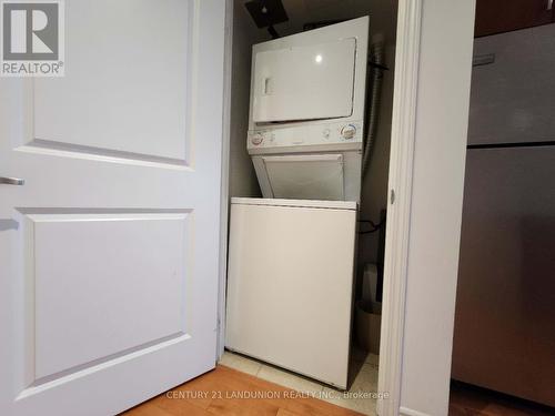 301 - 2885 Bayview Avenue, Toronto (Bayview Village), ON - Indoor Photo Showing Laundry Room