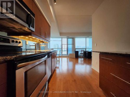 301 - 2885 Bayview Avenue, Toronto (Bayview Village), ON - Indoor Photo Showing Kitchen