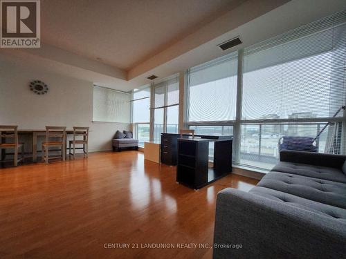 301 - 2885 Bayview Avenue, Toronto (Bayview Village), ON - Indoor Photo Showing Living Room