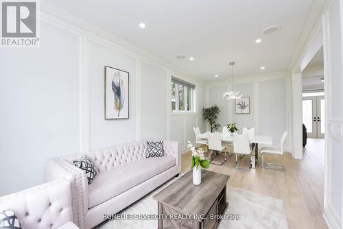 455 Samford Place, Oakville (Bronte East), ON - Indoor Photo Showing Living Room