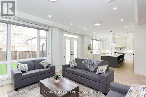 455 Samford Place, Oakville (Bronte East), ON - Indoor Photo Showing Living Room