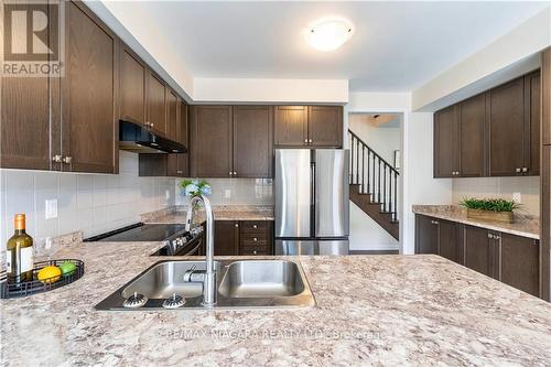 2 Froggy Drive, Thorold, ON - Indoor Photo Showing Kitchen With Double Sink