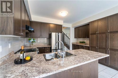 2 Froggy Drive, Thorold, ON - Indoor Photo Showing Kitchen With Double Sink With Upgraded Kitchen