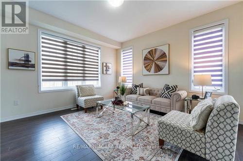 2 Froggy Drive, Thorold, ON - Indoor Photo Showing Living Room