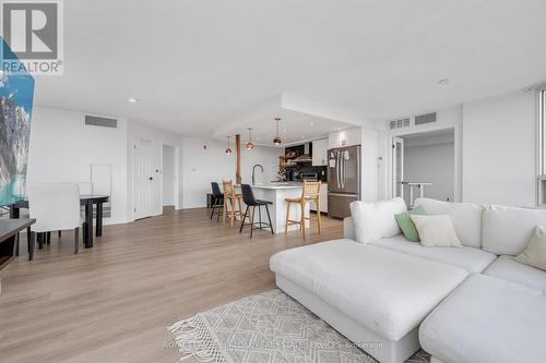 511 - 495 8 Highway, Hamilton, ON - Indoor Photo Showing Living Room