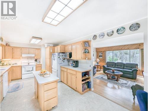 4827 Kitwanga Drive, 108 Mile Ranch, BC - Indoor Photo Showing Kitchen