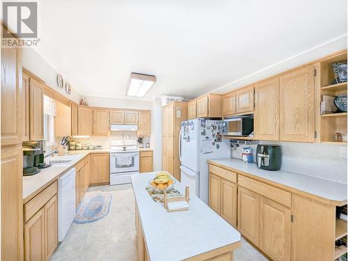 4827 Kitwanga Drive, 108 Mile Ranch, BC - Indoor Photo Showing Kitchen