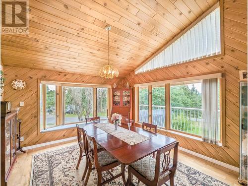 4827 Kitwanga Drive, 108 Mile Ranch, BC - Indoor Photo Showing Dining Room