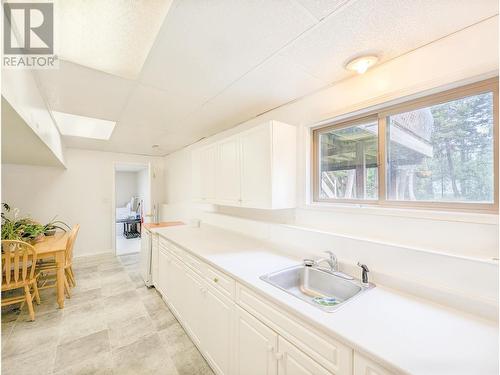 4827 Kitwanga Drive, 108 Mile Ranch, BC - Indoor Photo Showing Kitchen