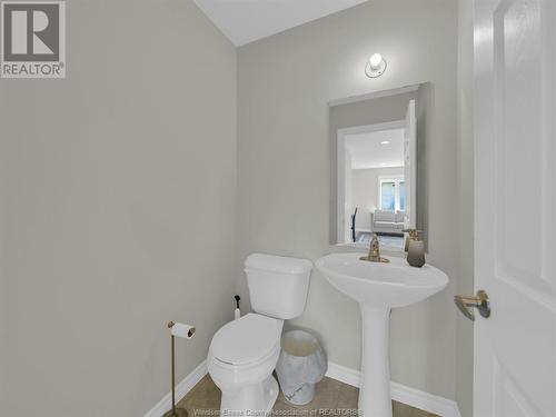 10363 Beverly Glen, Windsor, ON - Indoor Photo Showing Bathroom