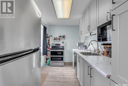 511 I Avenue N, Saskatoon, SK - Indoor Photo Showing Kitchen With Upgraded Kitchen
