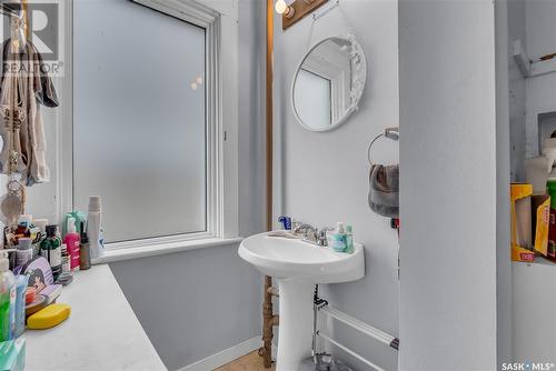 511 I Avenue N, Saskatoon, SK - Indoor Photo Showing Bathroom