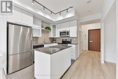 1005 - 500 Sherbourne Street, Toronto, ON - Indoor Photo Showing Kitchen With Upgraded Kitchen