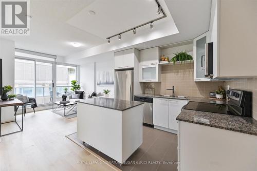 1005 - 500 Sherbourne Street, Toronto, ON - Indoor Photo Showing Kitchen With Upgraded Kitchen