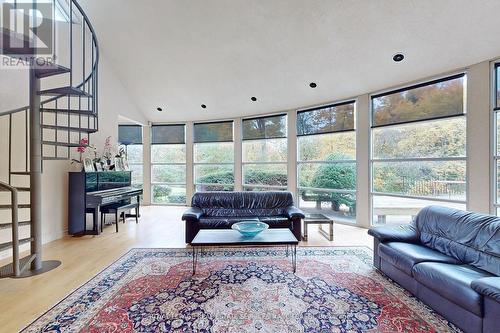 7 Alderbrook Drive, Toronto (Banbury-Don Mills), ON - Indoor Photo Showing Living Room