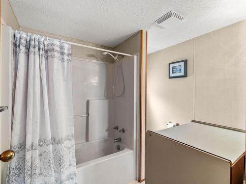 94-1555 Howe Road, Kamloops, BC - Indoor Photo Showing Bathroom