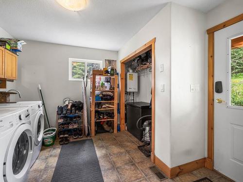 9993 Finlay Road, Kamloops, BC - Indoor Photo Showing Laundry Room