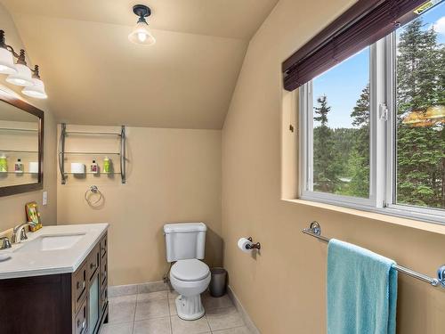 9993 Finlay Road, Kamloops, BC - Indoor Photo Showing Bathroom