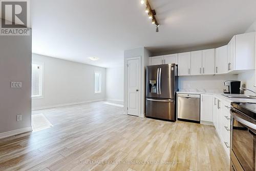 22 Bounty Avenue, Thorold, ON - Indoor Photo Showing Kitchen