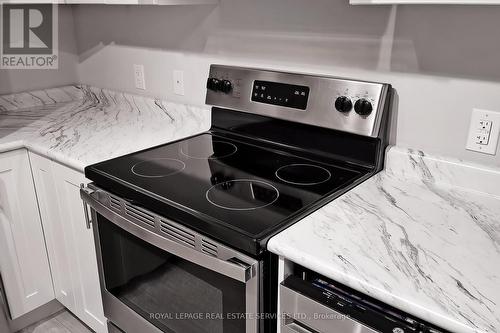 22 Bounty Avenue, Thorold, ON - Indoor Photo Showing Kitchen