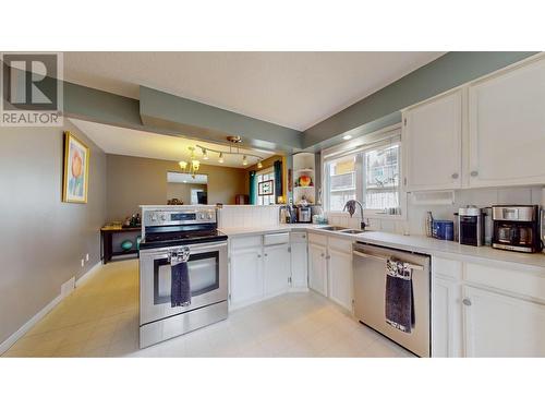 2226 Cook Street, Creston, BC - Indoor Photo Showing Kitchen With Double Sink