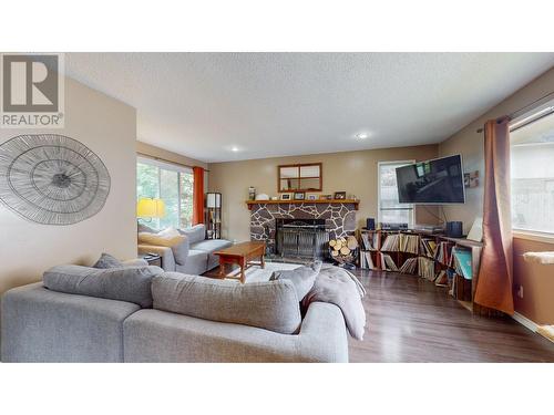 2226 Cook Street, Creston, BC - Indoor Photo Showing Living Room With Fireplace