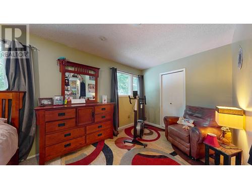 2226 Cook Street, Creston, BC - Indoor Photo Showing Bedroom