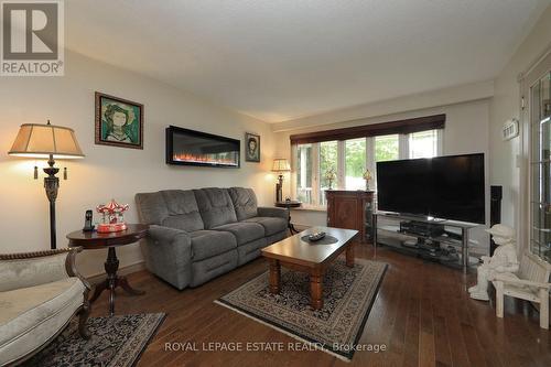 19 Deekshill Drive, Toronto, ON - Indoor Photo Showing Living Room