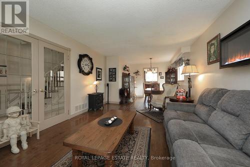 19 Deekshill Drive, Toronto, ON - Indoor Photo Showing Living Room
