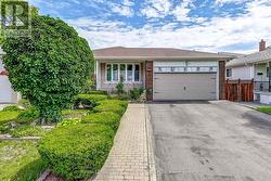 2127 CLIFF ROAD  Mississauga, ON L5A 2N6