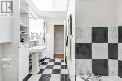 2127 Cliff Road, Mississauga, ON - Indoor Photo Showing Bathroom