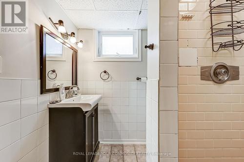2127 Cliff Road, Mississauga, ON - Indoor Photo Showing Bathroom