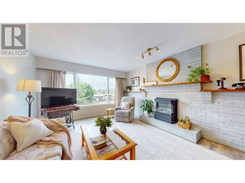 1017 12Th  S Street, Cranbrook, BC - Indoor Photo Showing Living Room With Fireplace