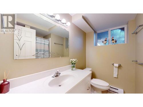 1017 12Th  S Street, Cranbrook, BC - Indoor Photo Showing Bathroom