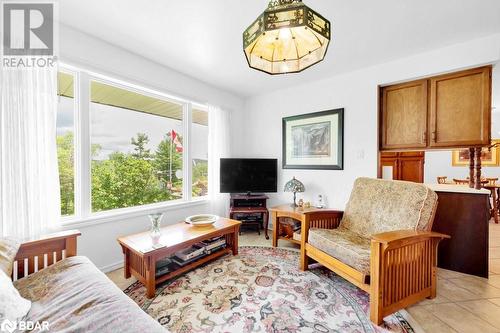 17276 Highway 41, Cloyne, ON - Indoor Photo Showing Living Room