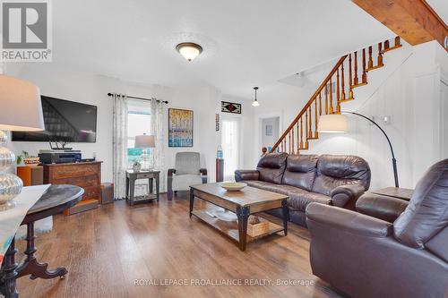 69 Whalen Road, Tyendinaga, ON - Indoor Photo Showing Living Room