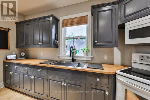 2580 Edenhurst Drive, Mississauga, ON - Indoor Photo Showing Kitchen